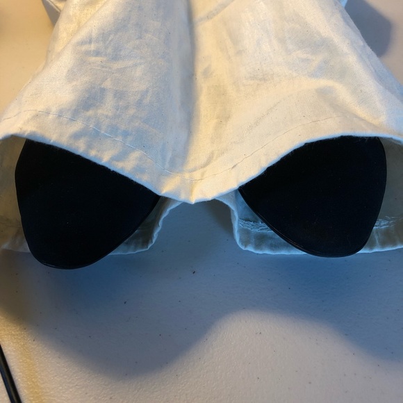 Gorgeous Ferragamo Black Pointy Toed Flats - Picture 2 of 6